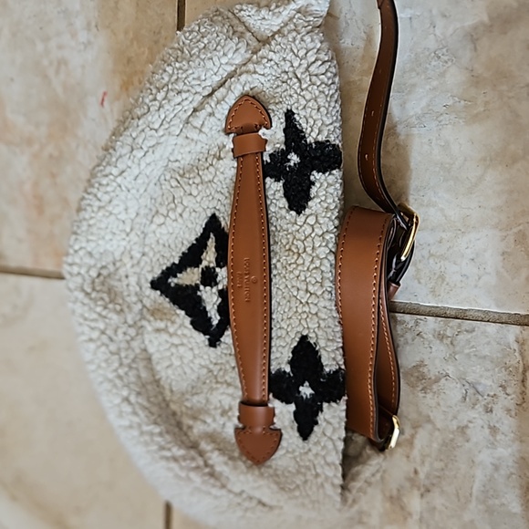 Fashion LV belt bag - Picture 5 of 6